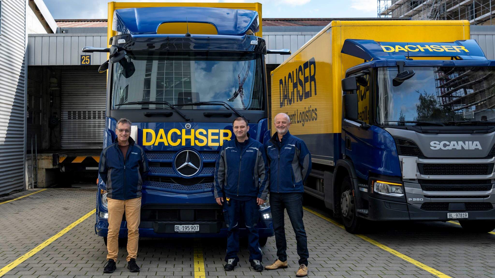 Von links nach rechts: Mario Arnold, Gefahrgutbeauftragter, DACHSER Spedition AG, Erhan Erkmen, Fahrer, Roland Kownatzki, General Manager European Logistics, DACHSER Spedition AG Basel